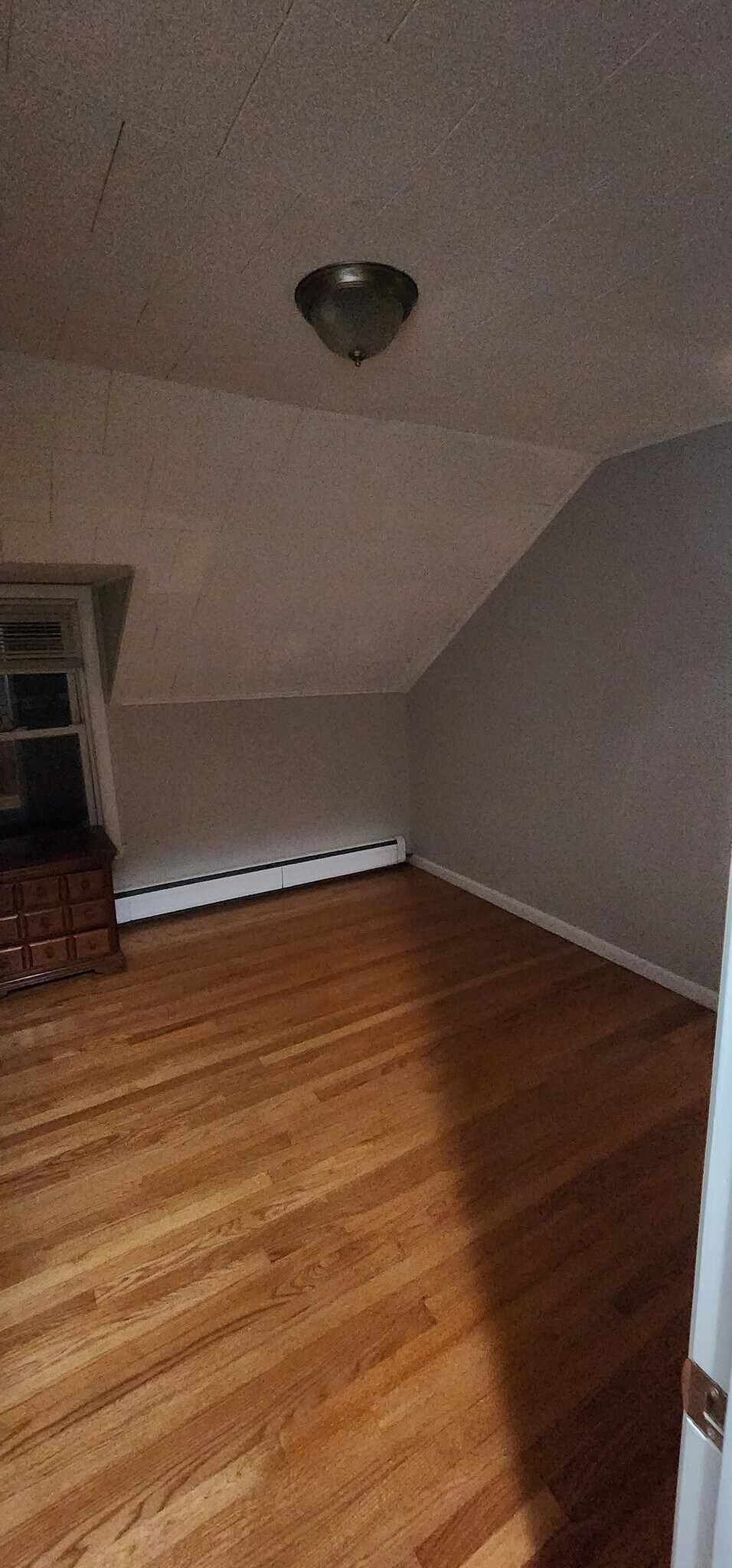 Spare bedroom 1 - 4044 Pine St