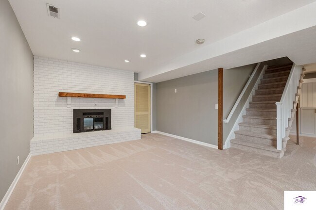 Building Photo - Available now! Spacious 3 Bed, 3 Bath Home with Modern Open Layout & Lawn Care Included