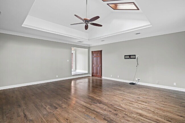 Building Photo - 815 Sudbury Rd NE