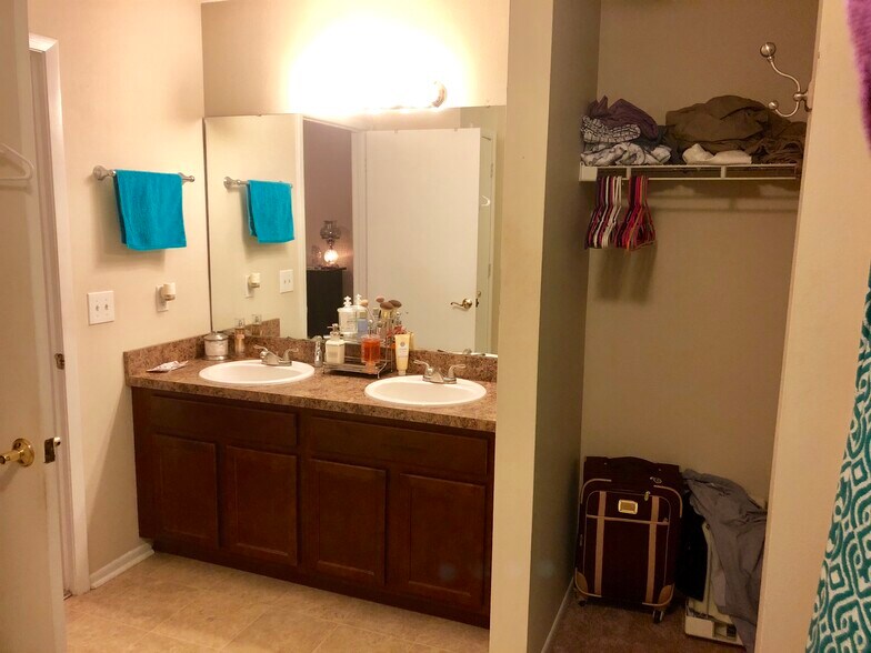 Double sinks and Double Closets in Master Bath - 1128 Park Green Pl