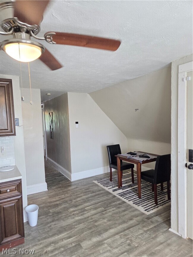 Building Photo - 1450 E 110th St