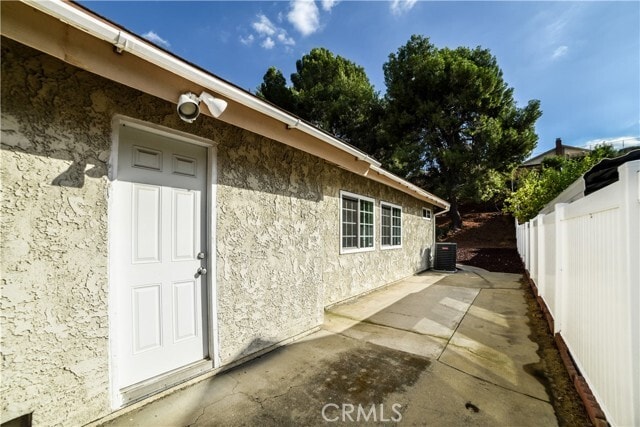 Building Photo - 1728 W Phillips Dr