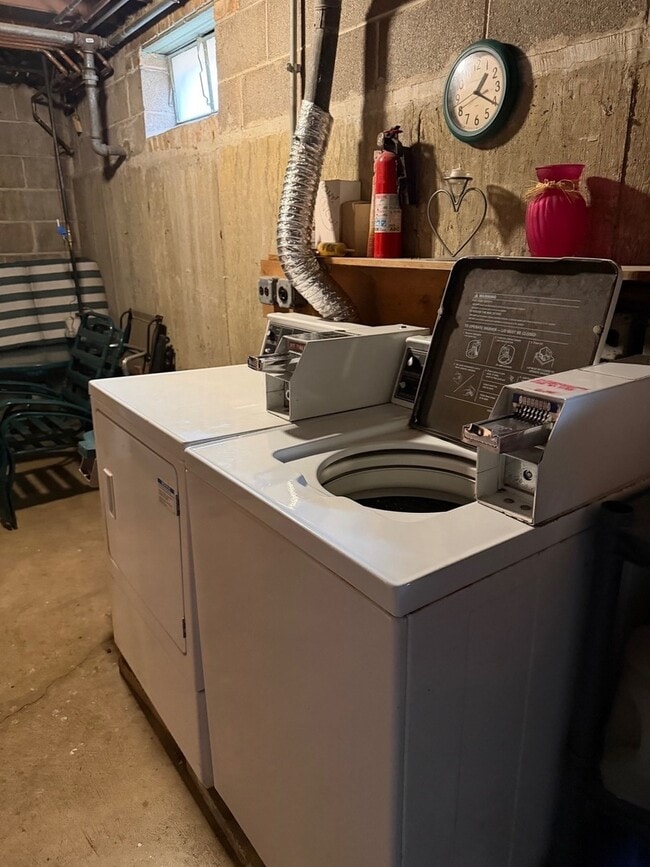 Building Photo - 1995 Howard Ave