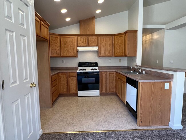 Building Photo - 3/2/2 Home in Gardnerville Ranchos *MUST SEE*