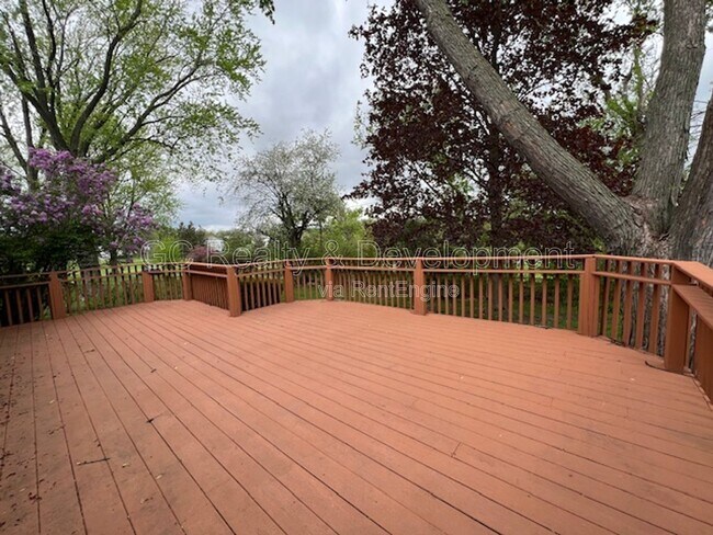 Building Photo - 1540 Edgefield Ln