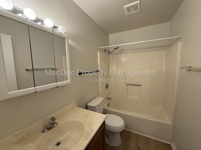 Building Photo - 5230 King's Wood Ln
