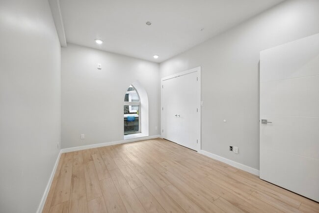 Building Photo - 3727 Baring St
