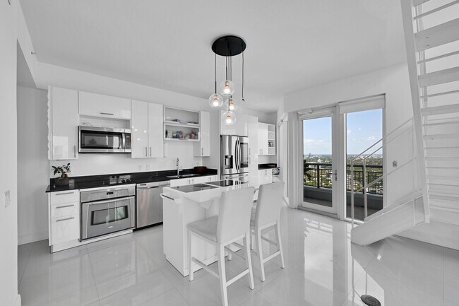 Building Photo - 60 SW 13th St