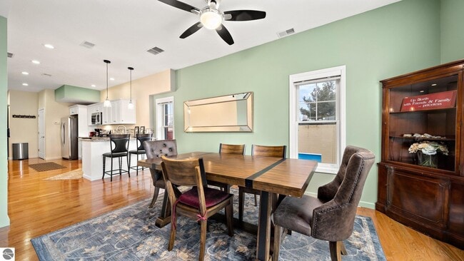 Building Photo - 201 River St