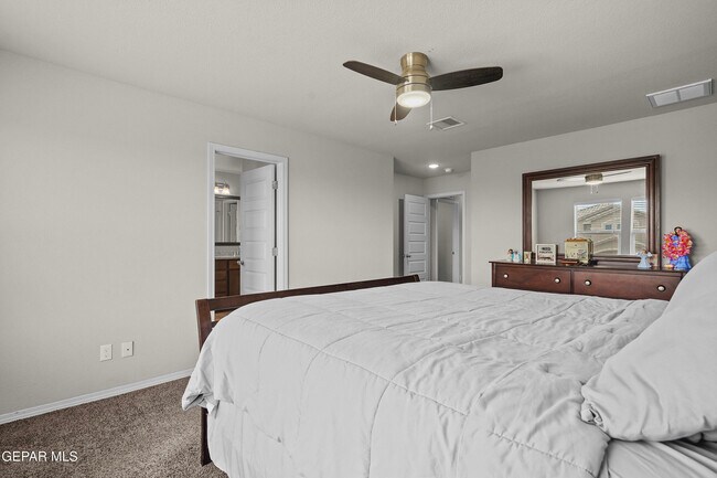 Building Photo - 956 Clapham St