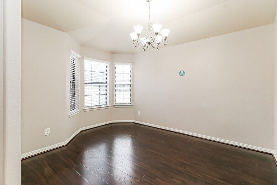 Building Photo - 969 Oak Lynn Dr