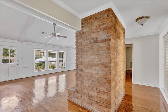 Building Photo - 7703 Pine Cup Dr