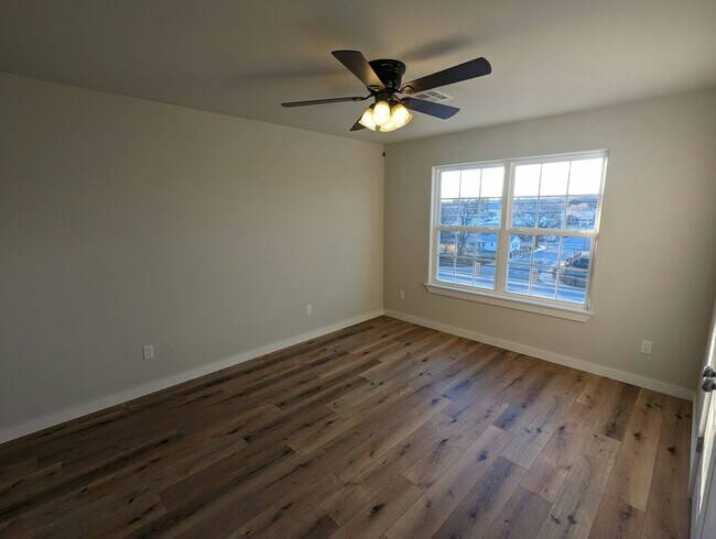 Building Photo - 137 S Bluff Ave