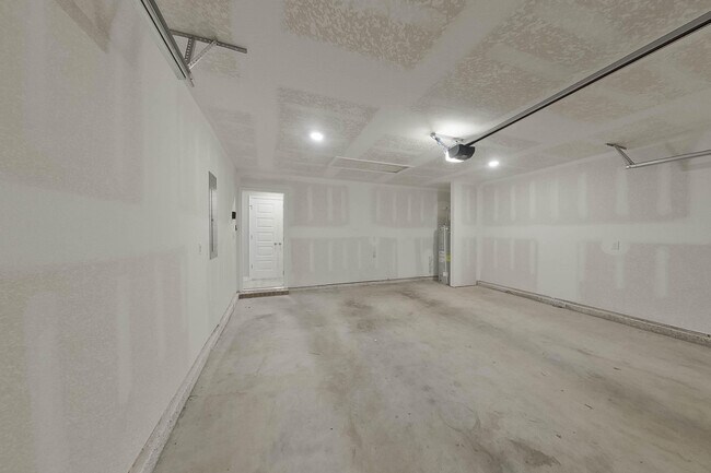 Building Photo - 416 Monarch Ln