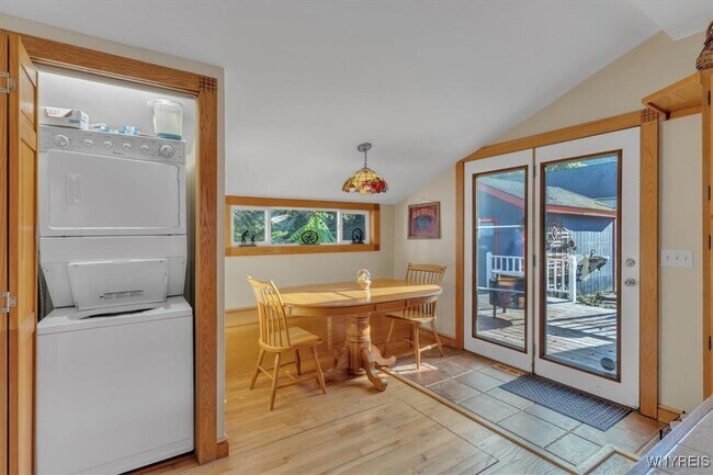 Building Photo - 29 Monroe St