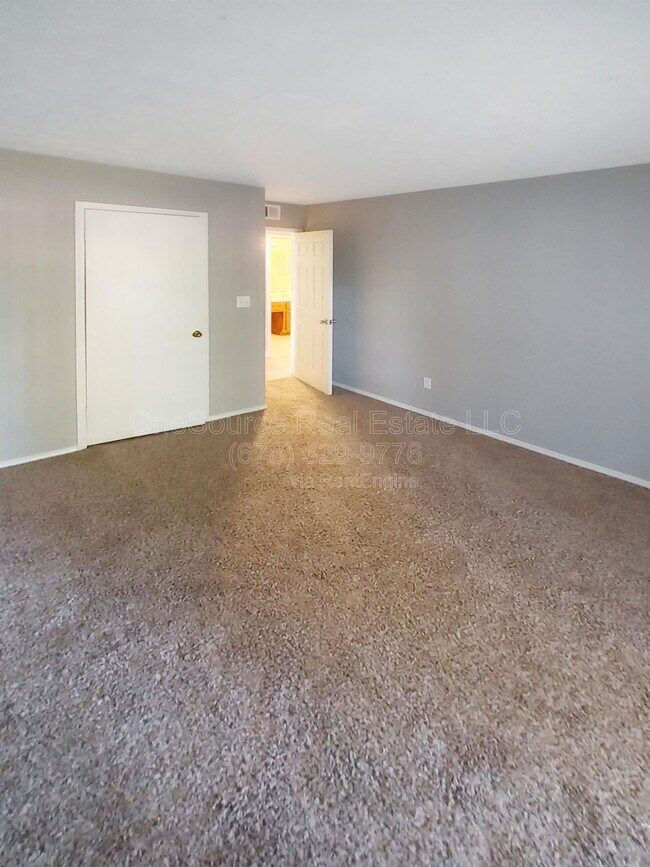 Building Photo - 1305 Augusta Dr