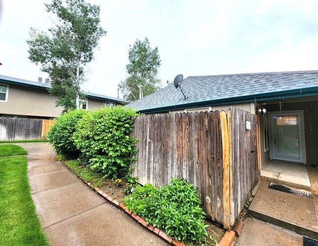 Building Photo - 5908 S Willow Way