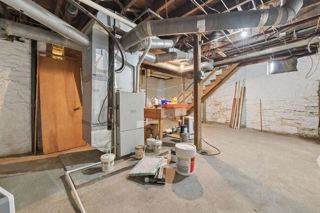 Building Photo - 218 N Sandusky St