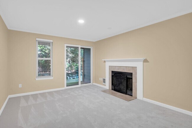 Building Photo - Water/Sewer/Garbage/One Parking Space Included
