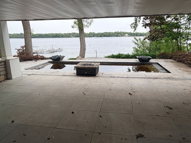 Building Photo - Lake Home For Rent