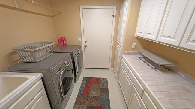 Building Photo - Furnished Sunriver 3 Bedroom Home Availabl...