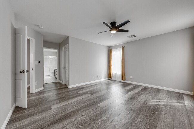 Building Photo - Charming Southwest Las Vegas Home with Open Layout & Prime Location Near the Strip