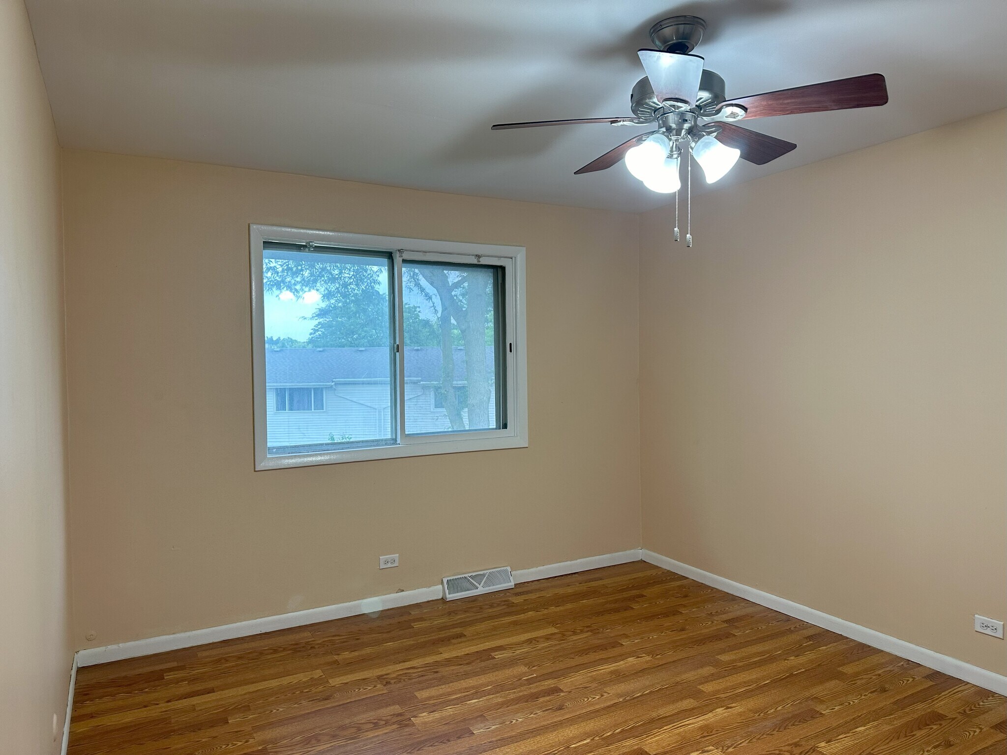 Building Photo - 226 Walker Dr