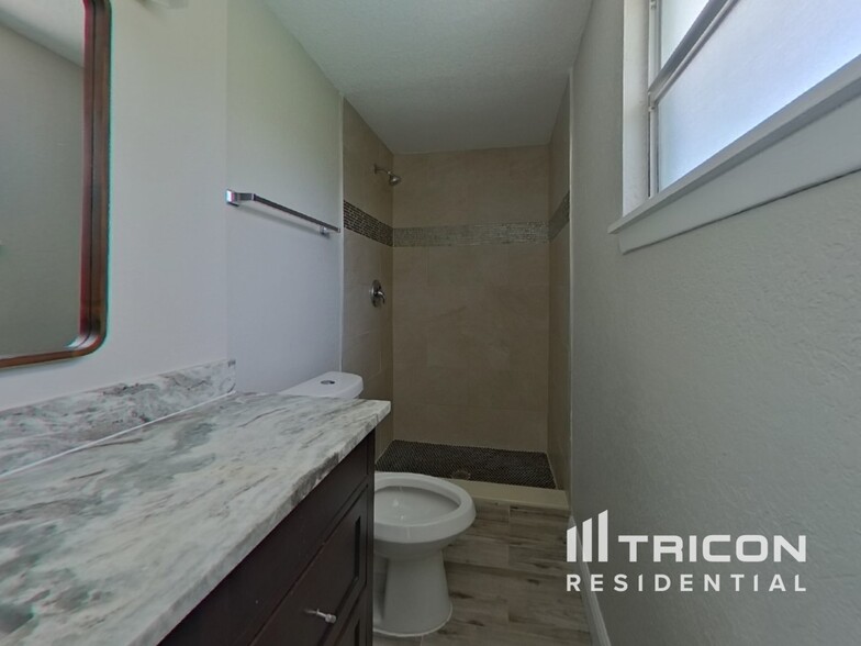 Building Photo - 10 Suncrest Dr