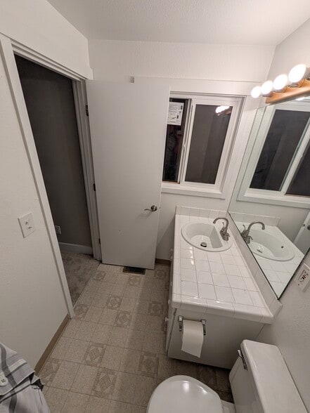 Building Photo - 3509 SE 11th St