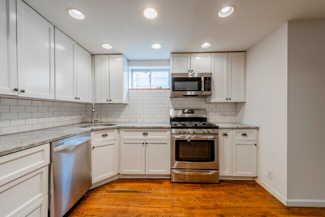 Building Photo - 1709 W Barry Ave