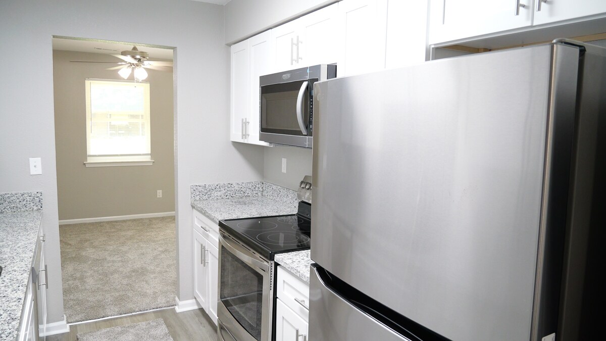 Building Photo - 6021 Camellia Dr