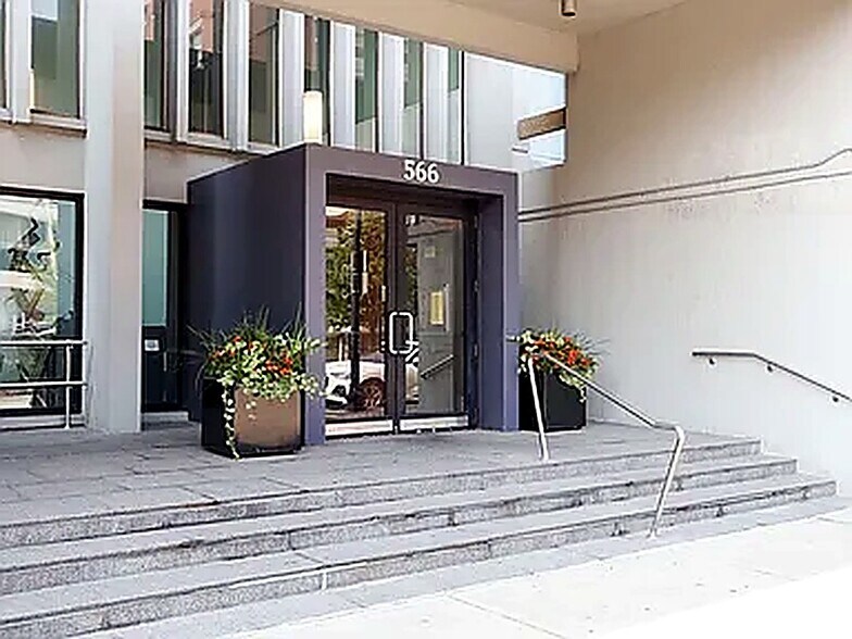 Front Entrance - 566 Commonwealth Ave
