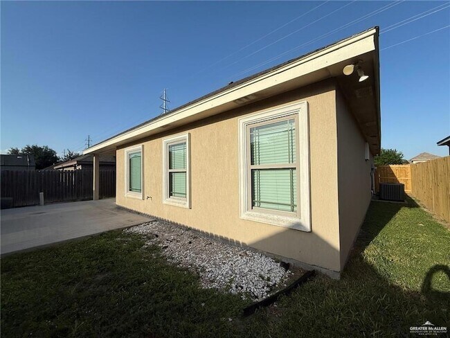 Building Photo - 2315 N Ruby St
