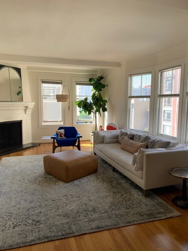 Building Photo - Pacific Heights: Unfurnished 4th Floor Apt w/ Optional Garage Parking & Shared Roof Deck Availabl...
