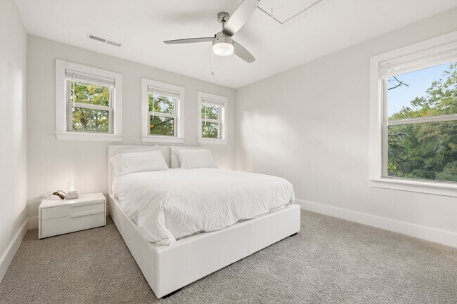 Building Photo - BRAND NEW LUXURY: Furnished 2 Bed/2.5 bath...