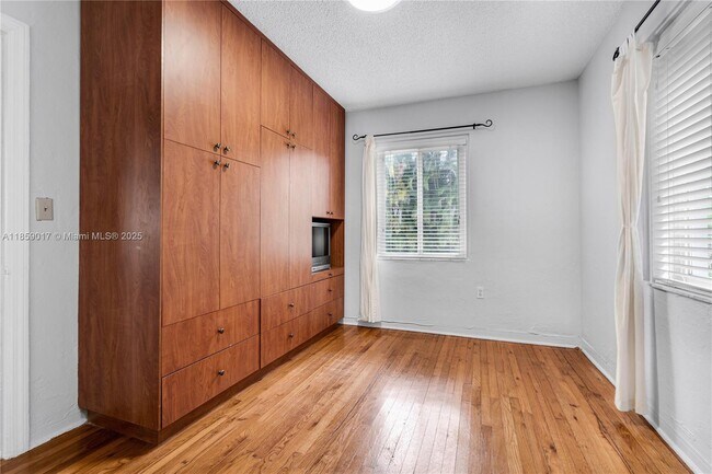 Building Photo - 6257 SW 14th St