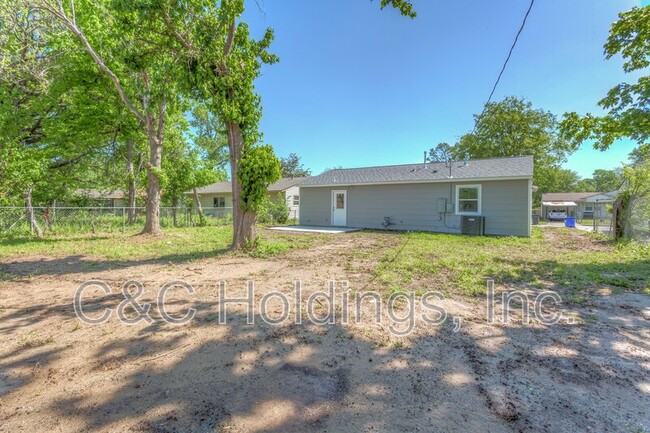 Building Photo - 104 S 195th E Ave