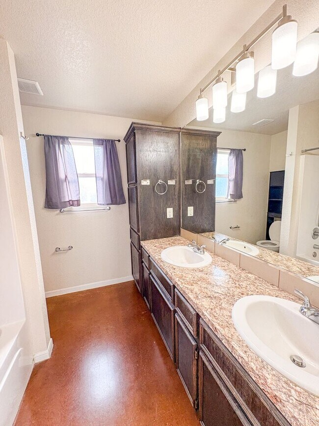 Building Photo - 1909 Chiricahua Trce