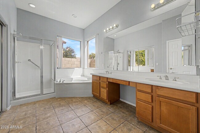 Building Photo - 7233 W Paradise Ln
