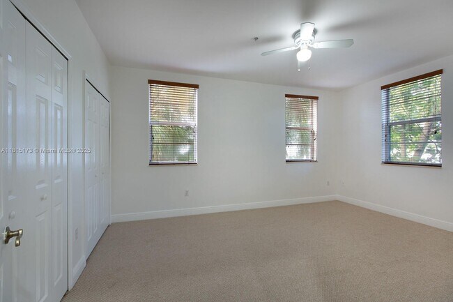 Building Photo - 2913 SW 30th Ct