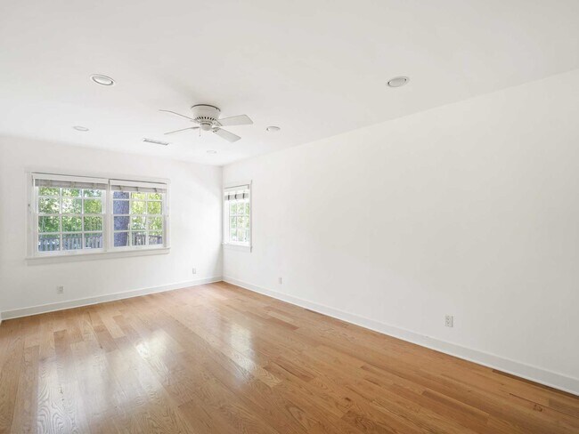 Building Photo - 11805 Hartsook St