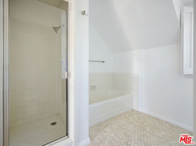 Building Photo - 13161 Addison St