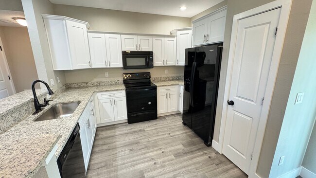 Building Photo - BRAND NEW, STUNNING 3 Bedroom, 2 Bathroom Home in Sebring!!