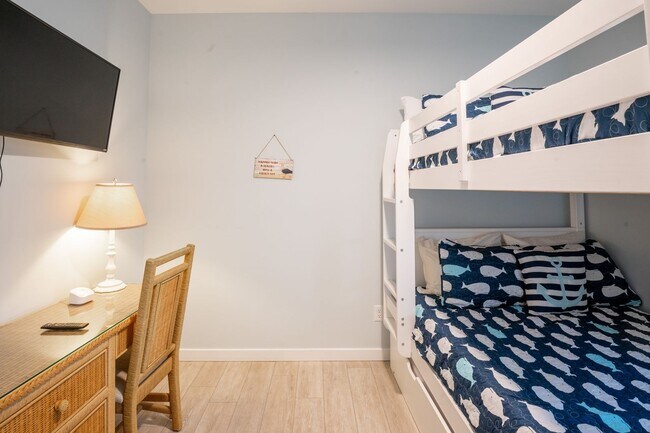 Building Photo - PET FRIENDLY OFF-SEASON RENTAL WITH OCEAN VIEW