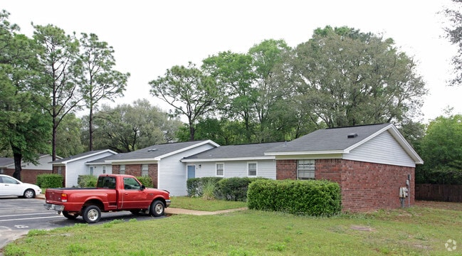 Primary Photo - Regency Arms Apartments