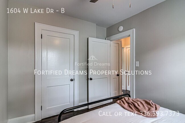 Building Photo - 1604 W Lake Dr