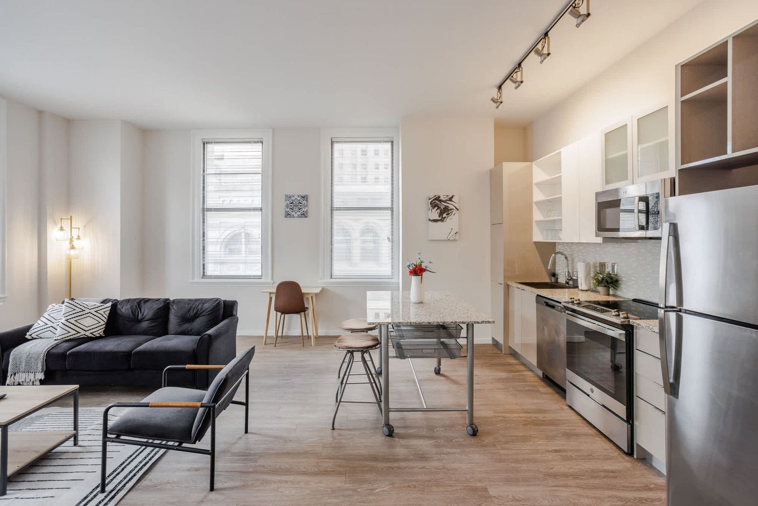 Building Photo - 1 W 4th St