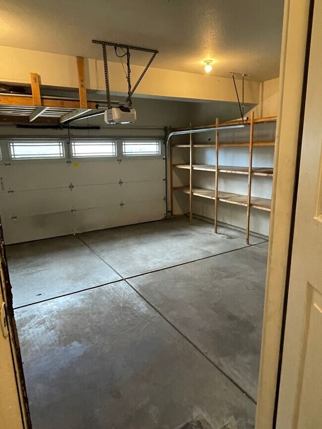 Building Photo - Beautiful Two-Story Home in Cul-de-sac