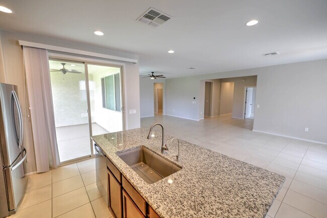 Building Photo - 4 Bedroom with new carpet and new interior paint in Saguaro Trails!