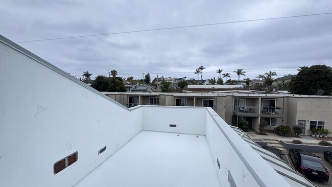 Building Photo - Stunning Townhome in the heart of Encinitas
